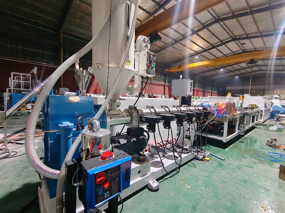 Plastic Lumber Machine Maker Transforms Recycled Waste into Durable Building Products