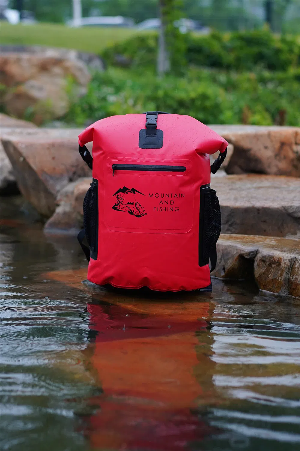 Fashion Design 30L Waterproof Bag Travel Bag Backpack with Shoulder Straps for Hiking and Outoodrs Backpack