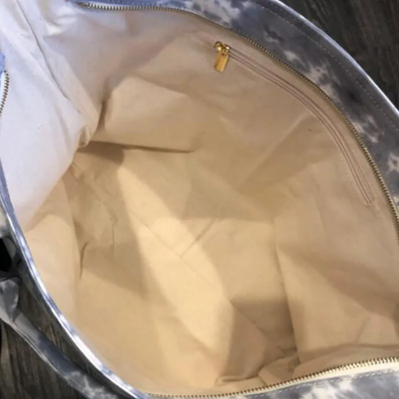High Quality Durable Portable Overnight Weekend Carry on Bag for Women