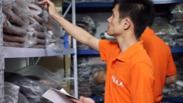 Vintage Leather Weekend Bag, Full Grain Mens Cow Leather Sports Travel Duffels Classic Gift Weekend Luggage Bag (Brown)